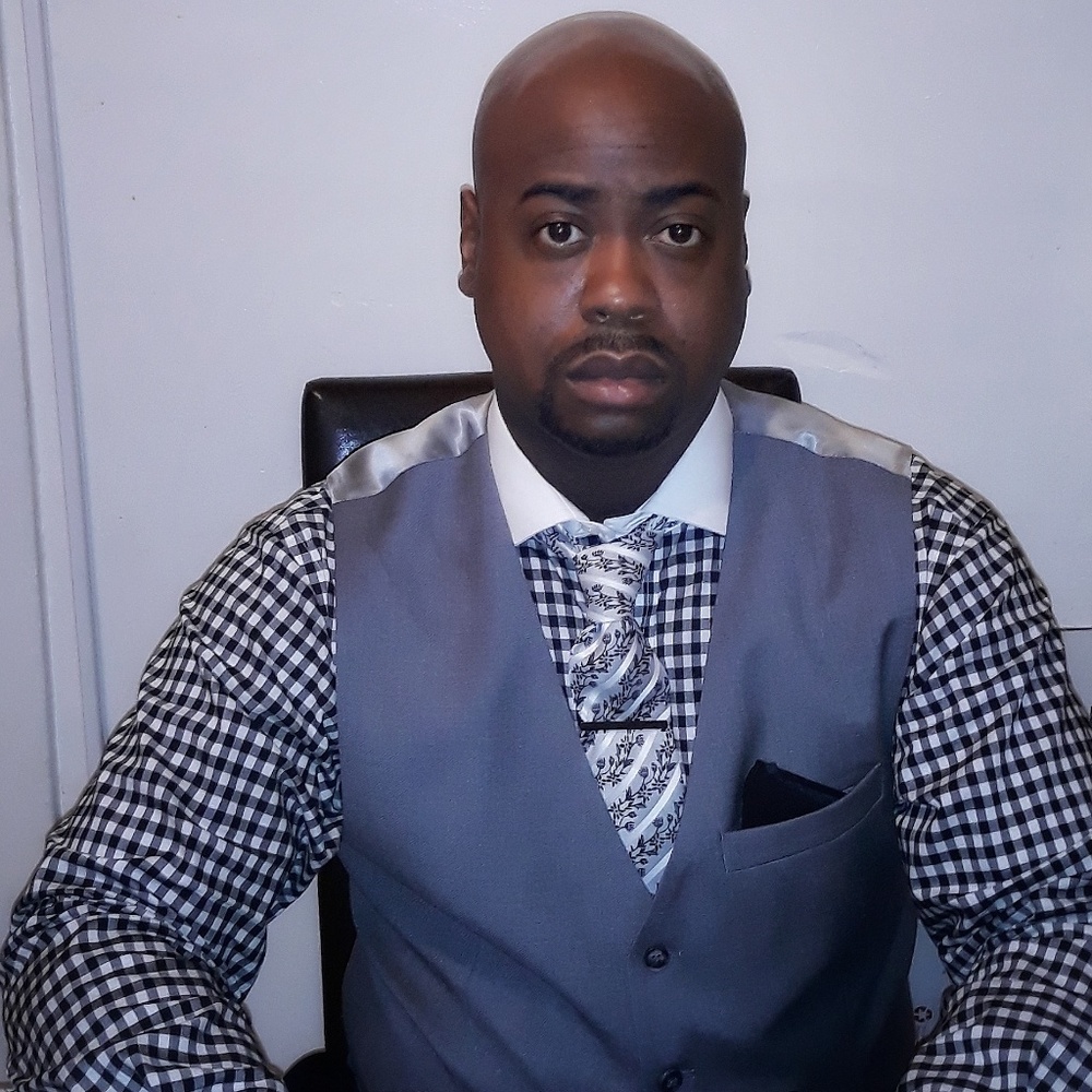 💥Meet Your Posher💥 - Picture 2 of 3